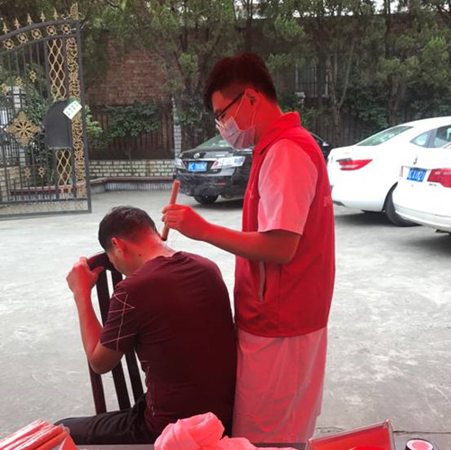 2019.10.27华亭义诊风雨不改，我们同在(2).jpg